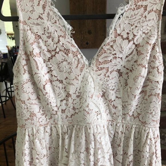 Lulu’s white lace dress - Picture 6 of 14